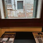 La Dimora Di Sofia Sul Canale A San Stae דירה