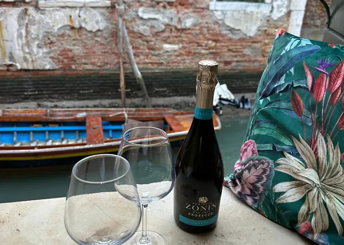 La Dimora Di Sofia Sul Canale A San Stae Venetië