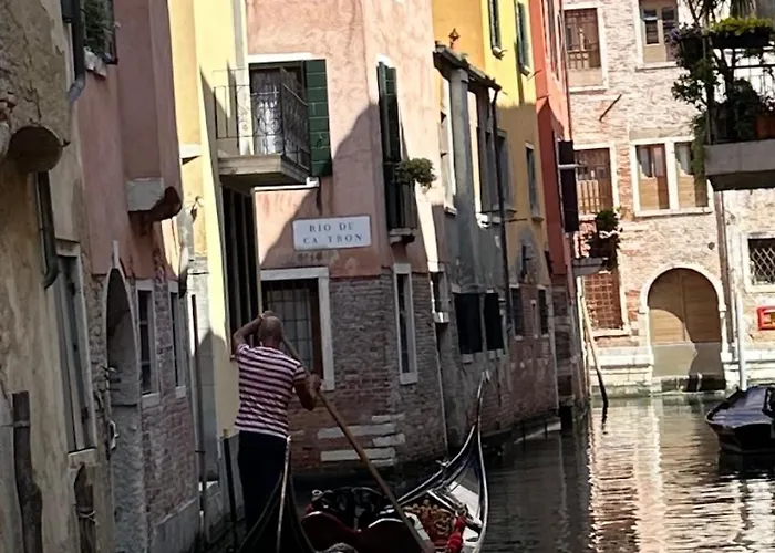 La Dimora Di Sofia Sul Canale A San Stae * Venetië