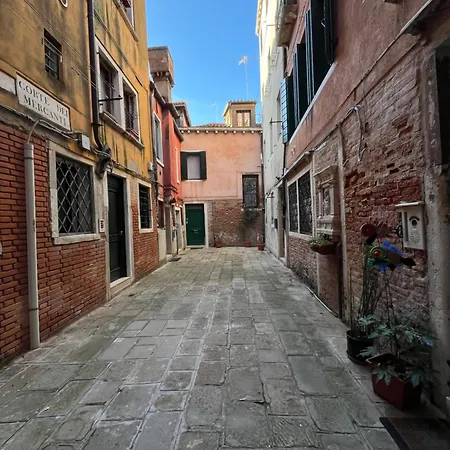 شقة La Dimora Di Sofia Sul Canale A San Stae *